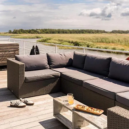 Дом отдыха Urlauberschiff Stoertebeker *